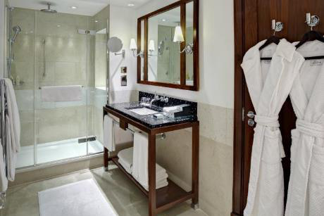 London Collection suite living